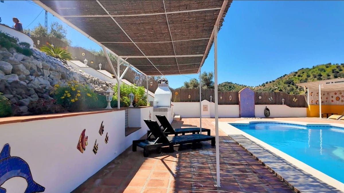 7 soveværelse Finca/Landehus til salg i Almogia med swimmingpool garage - € 599.000 (Ref: 8973197)