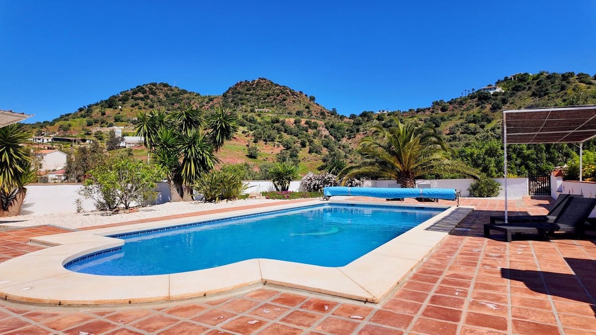 7 soveværelse Finca/Landehus til salg i Almogia med swimmingpool garage - € 599.000 (Ref: 8973197)