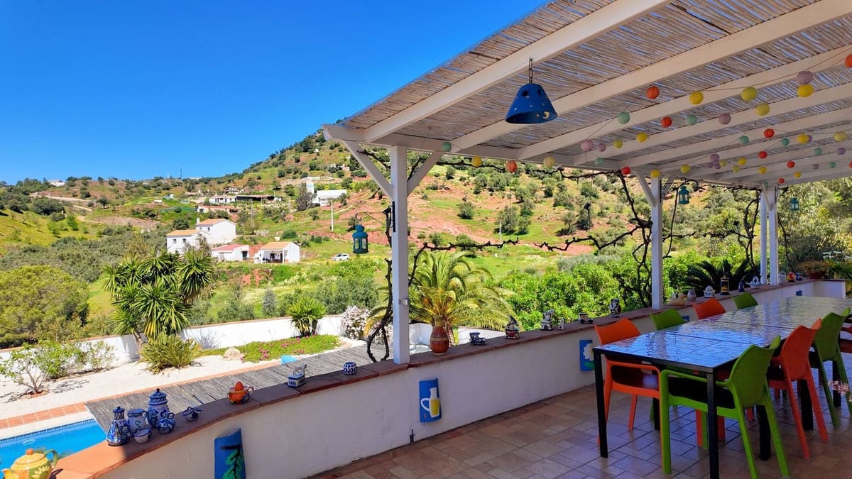 7 soveværelse Finca/Landehus til salg i Almogia med swimmingpool garage - € 599.000 (Ref: 8973197)