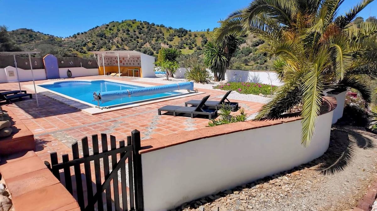 7 soveværelse Finca/Landehus til salg i Almogia med swimmingpool garage - € 599.000 (Ref: 8973197)