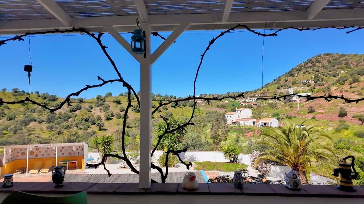 7 soveværelse Finca/Landehus til salg i Almogia med swimmingpool garage - € 599.000 (Ref: 8973197)