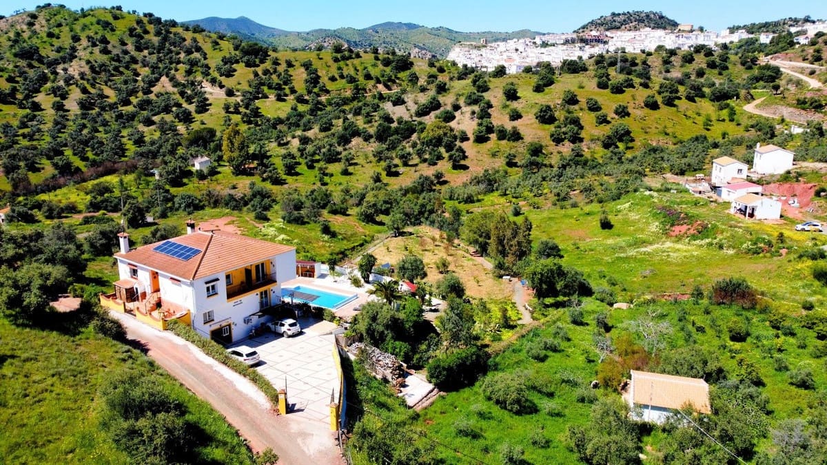 7 soveværelse Finca/Landehus til salg i Almogia med swimmingpool garage - € 599.000 (Ref: 8973197)