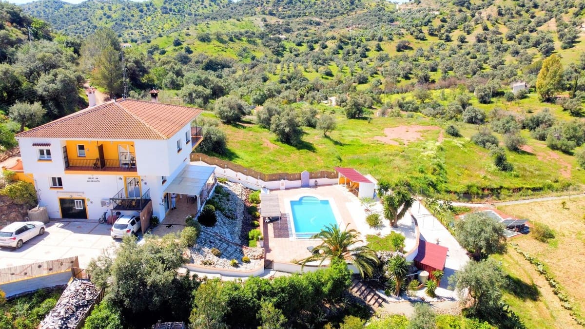 7 soveværelse Finca/Landehus til salg i Almogia med swimmingpool garage - € 599.000 (Ref: 8973197)