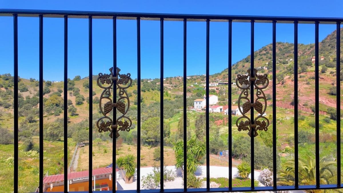 7 soveværelse Finca/Landehus til salg i Almogia med swimmingpool garage - € 599.000 (Ref: 8973197)