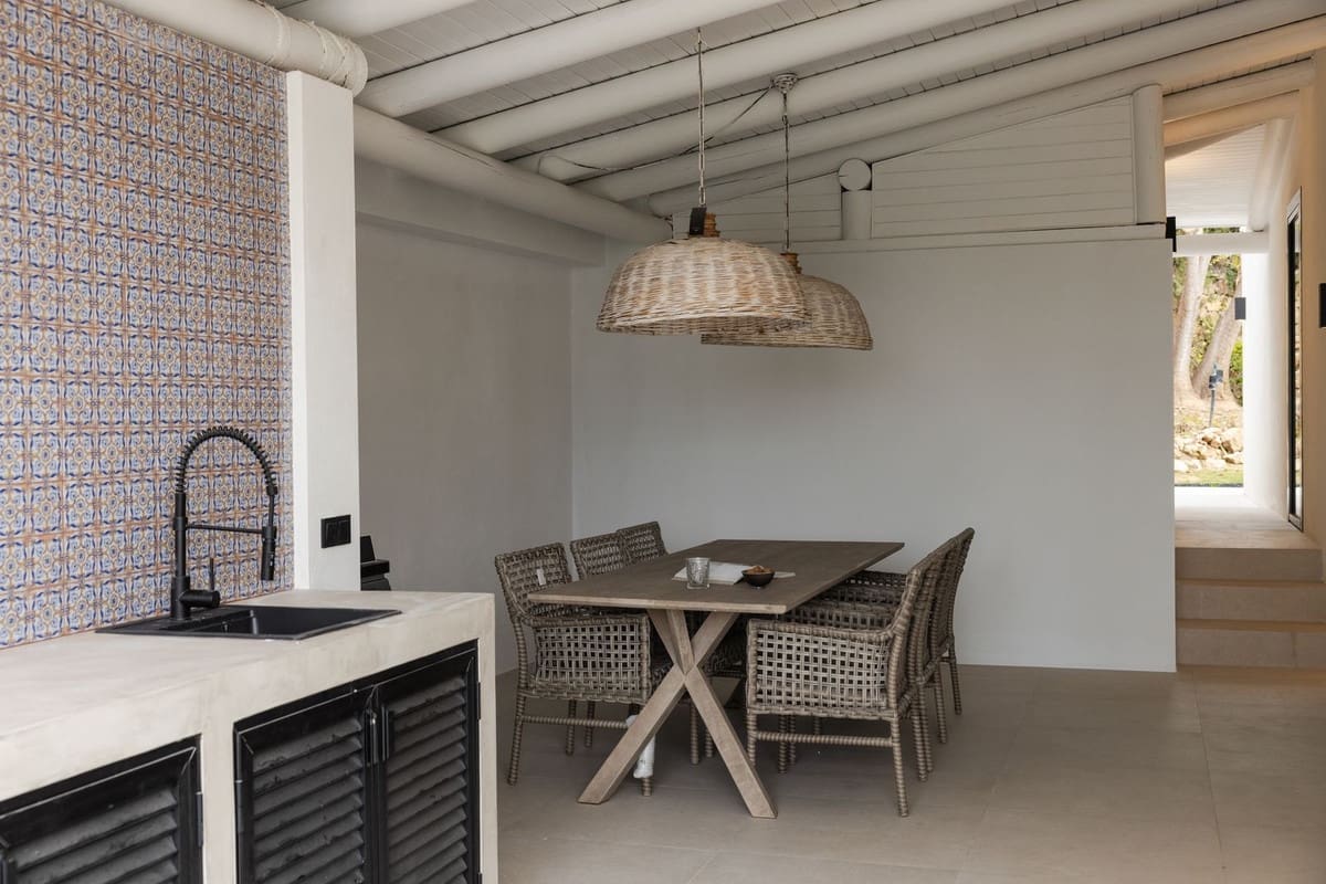 4 soverom Villa til salgs i Nueva Andalucia med svømmebasseng garasje - € 2 895 000 (Ref: 8973571)