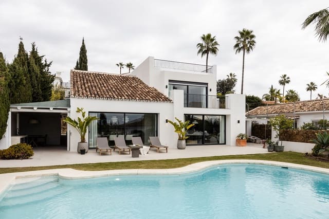4 soverom Villa til salgs i Nueva Andalucia, Marbella med svømmebasseng garasje - € 2 895 000 (Ref: 8973571)