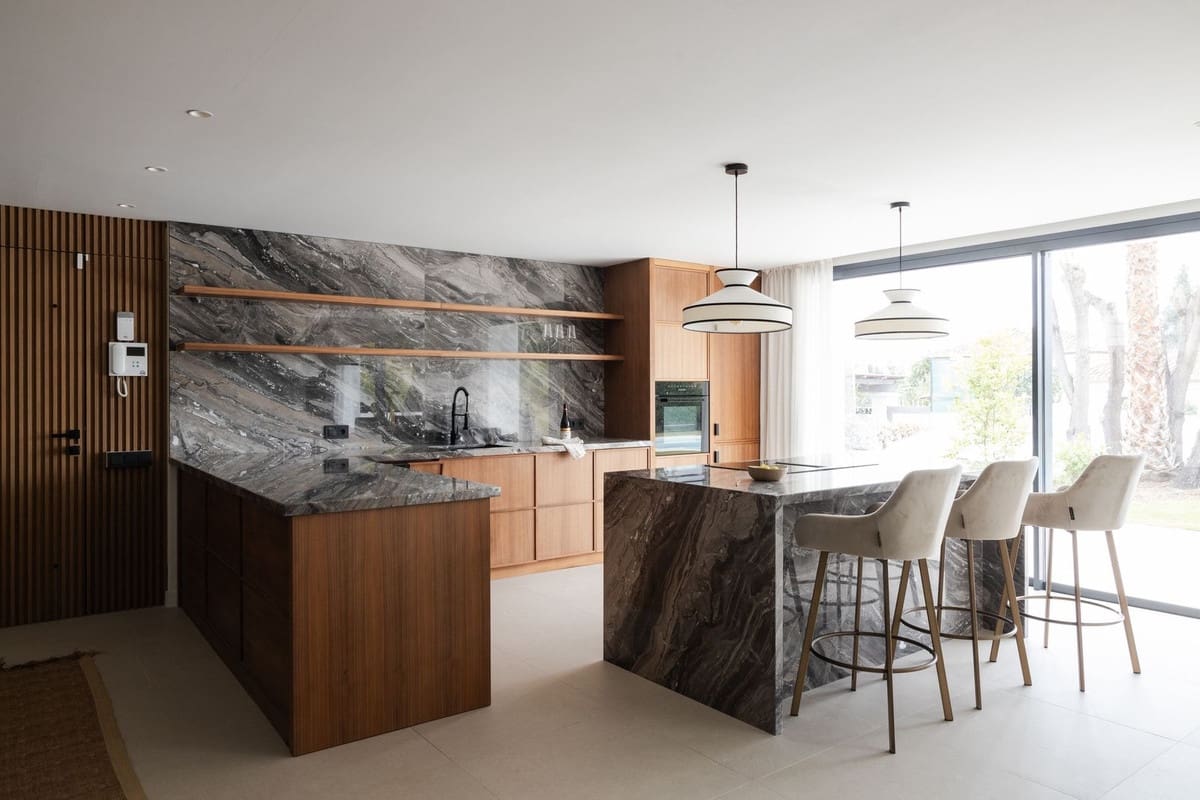 4 bedroom Villa for sale in Nueva Andalucia with pool garage - € 2,895,000 (Ref: 8973571)