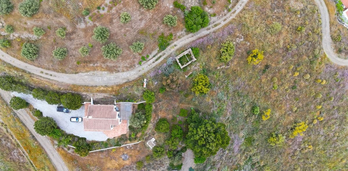 2 soveværelse Finca/Landehus til salg i Canillas de Aceituno med garage - € 229.000 (Ref: 8980432)