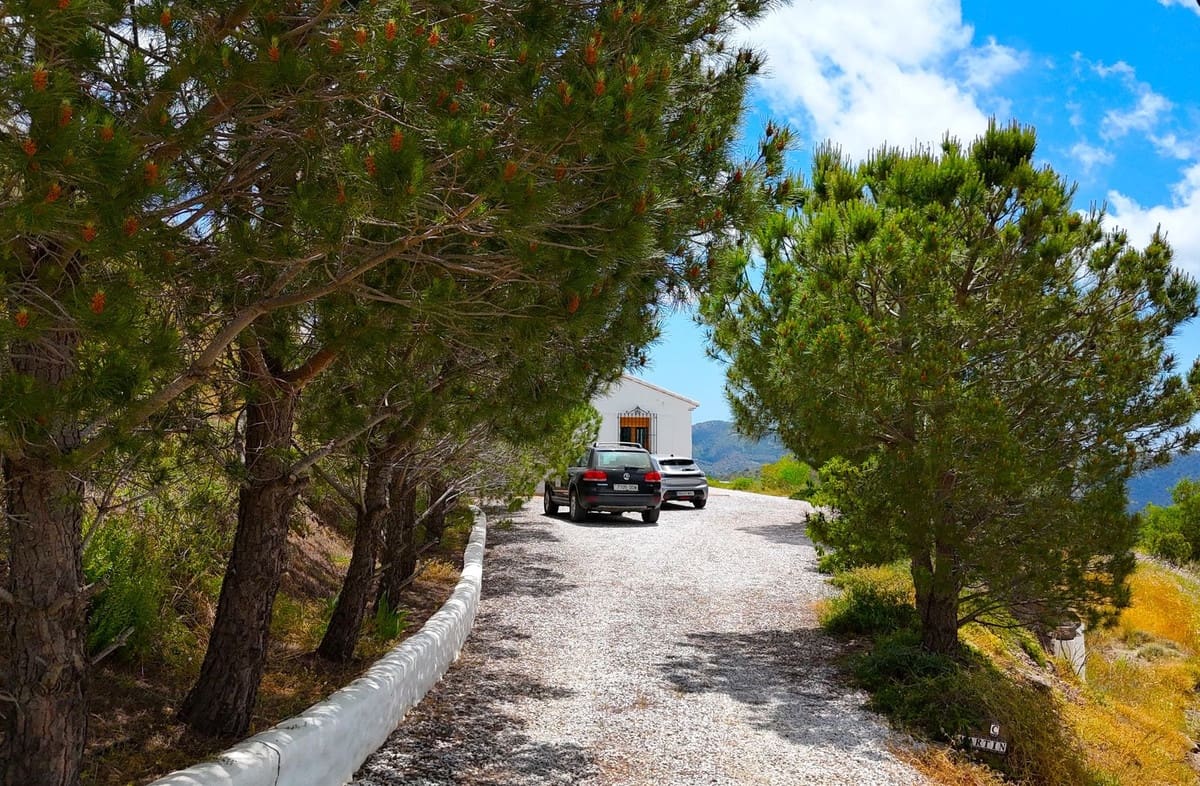 2 soveværelse Finca/Landehus til salg i Canillas de Aceituno med garage - € 229.000 (Ref: 8980432)