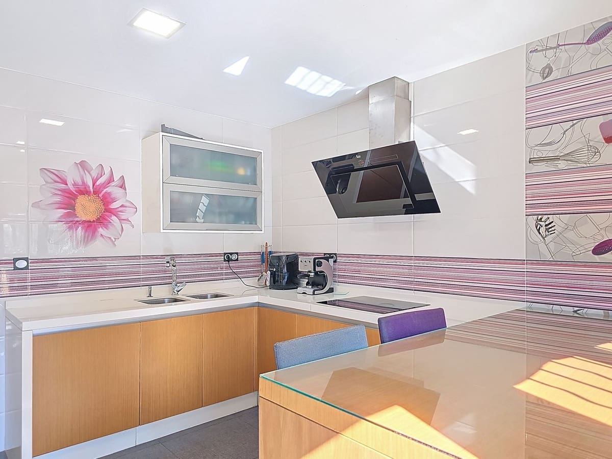 Chalet de 4 habitaciones en Vélez de Benaudalla en venta con piscina garaje - 360.000 € (Ref: 8982015)