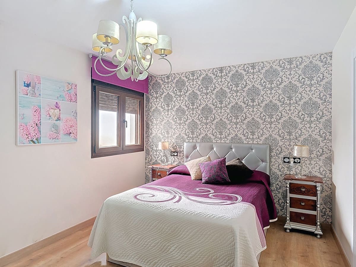 Chalet de 4 habitaciones en Vélez de Benaudalla en venta con piscina garaje - 360.000 € (Ref: 8982015)