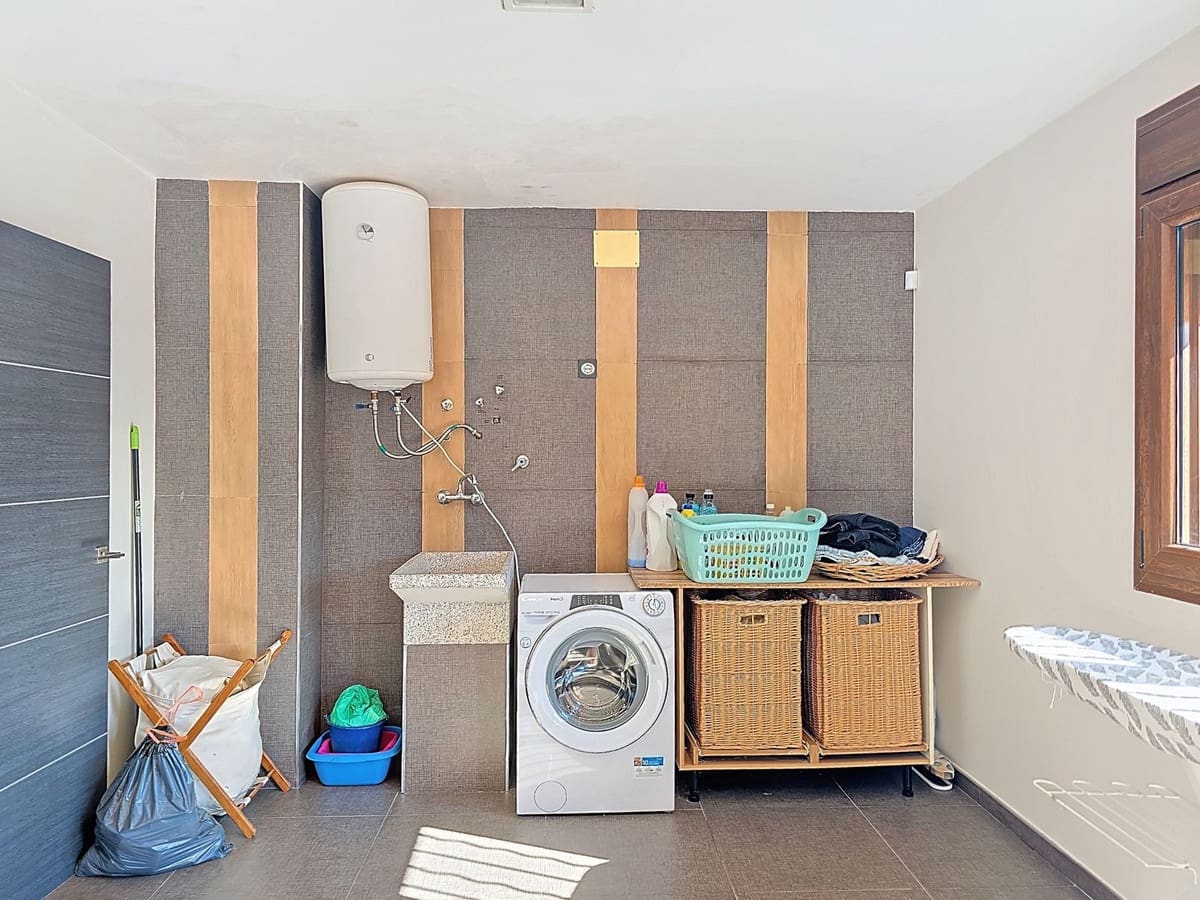 Chalet de 4 habitaciones en Vélez de Benaudalla en venta con piscina garaje - 360.000 € (Ref: 8982015)