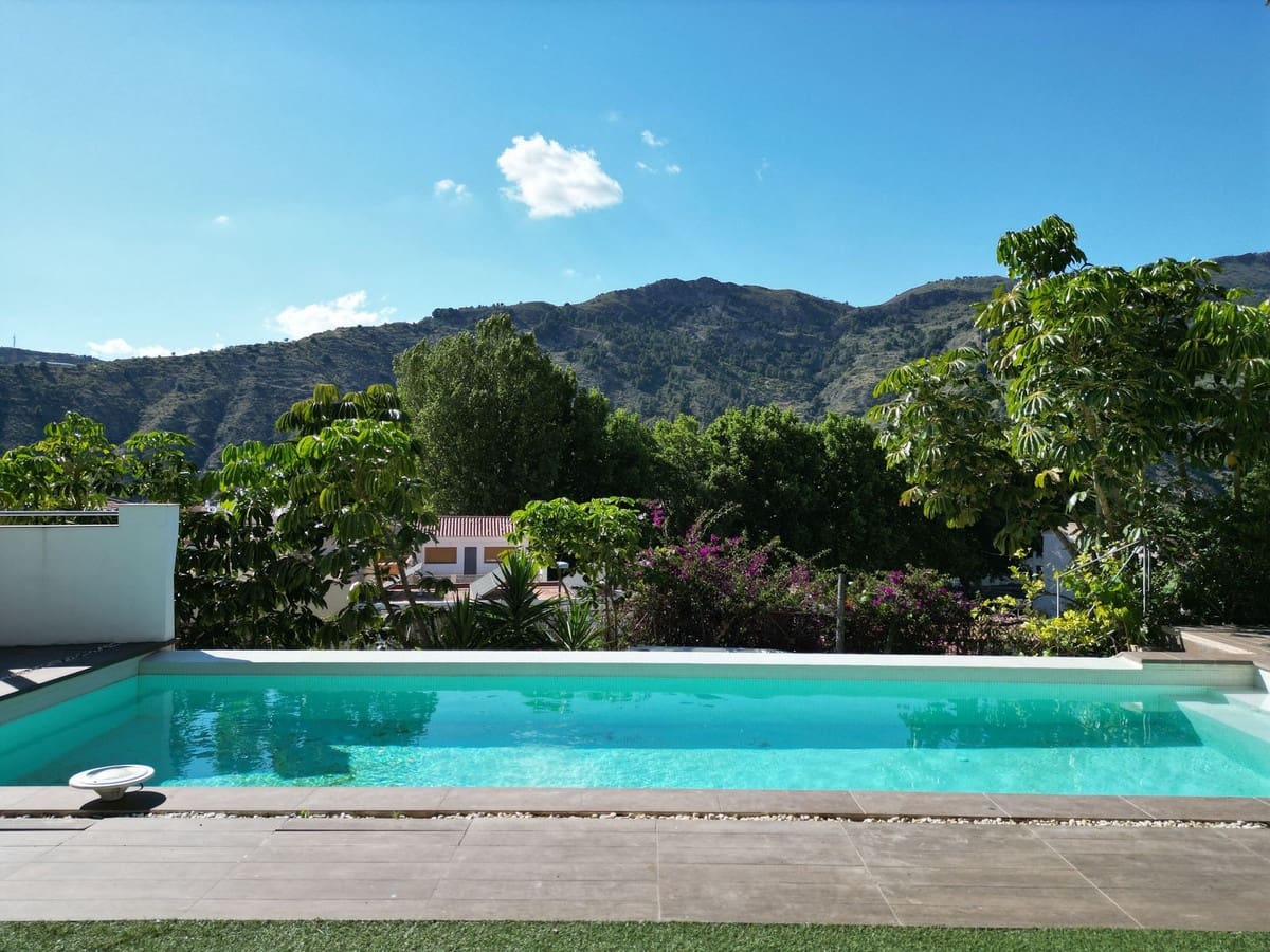 Chalet de 4 habitaciones en Vélez de Benaudalla en venta con piscina garaje - 360.000 € (Ref: 8982015)