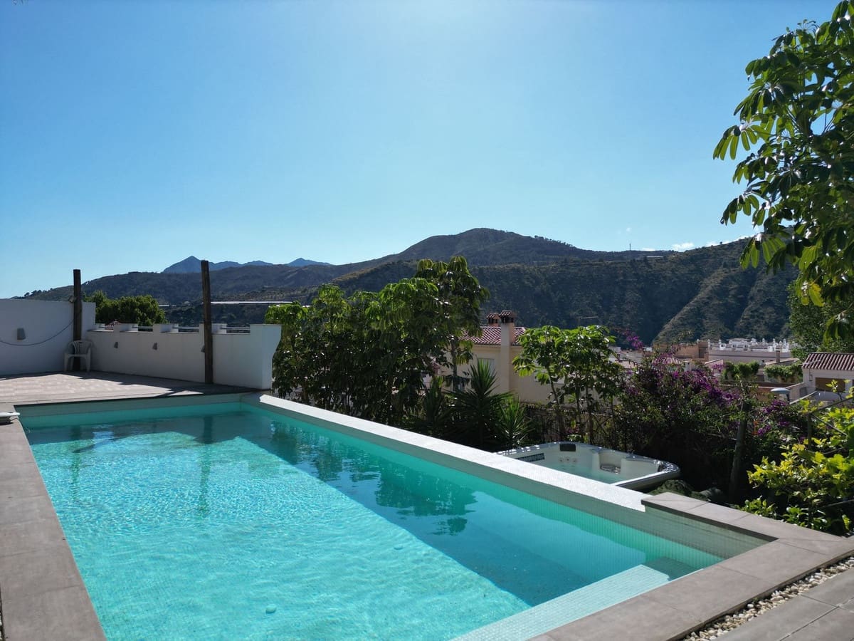 Chalet de 4 habitaciones en Vélez de Benaudalla en venta con piscina garaje - 360.000 € (Ref: 8982015)