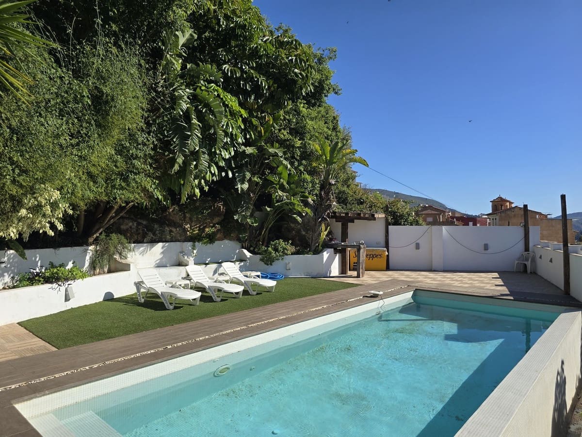 Chalet de 4 habitaciones en Vélez de Benaudalla en venta con piscina garaje - 360.000 € (Ref: 8982015)