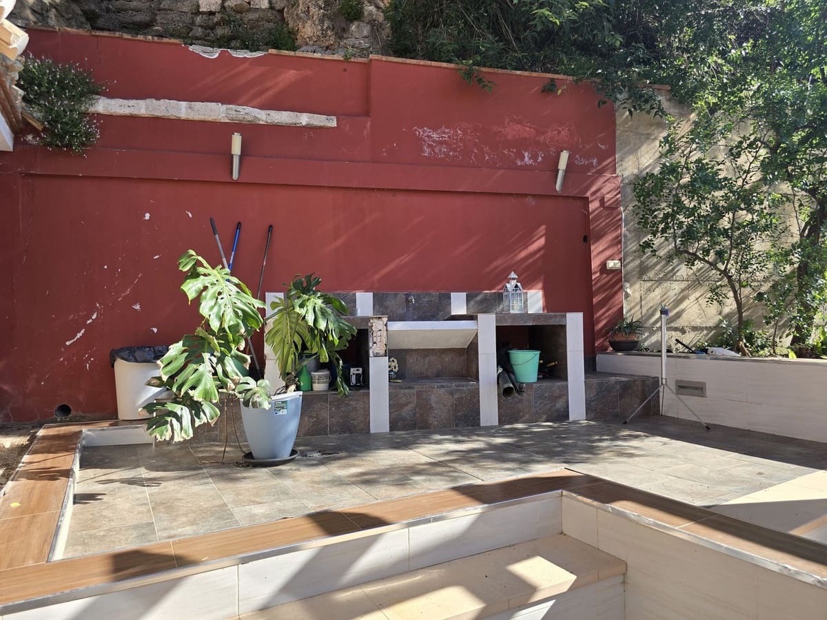 Chalet de 4 habitaciones en Vélez de Benaudalla en venta con piscina garaje - 360.000 € (Ref: 8982015)