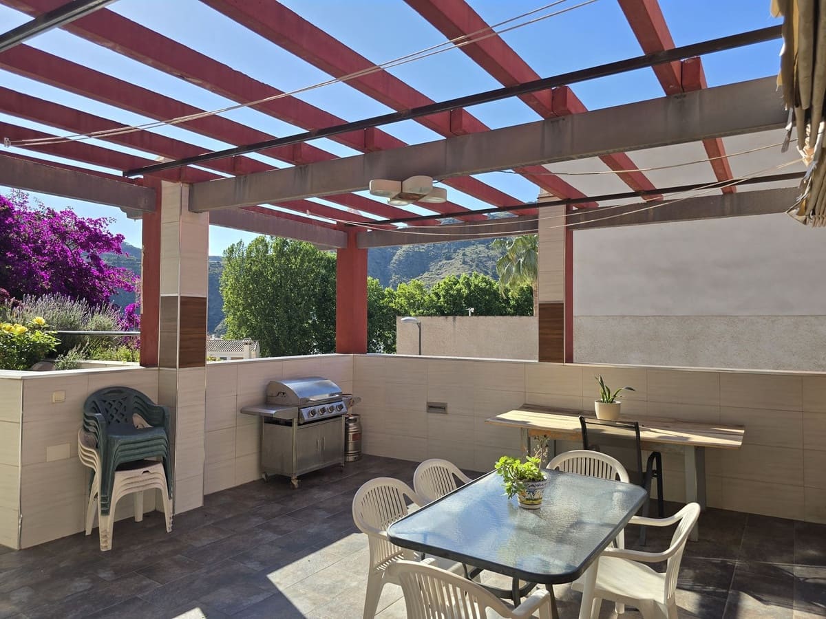 Chalet de 4 habitaciones en Vélez de Benaudalla en venta con piscina garaje - 360.000 € (Ref: 8982015)