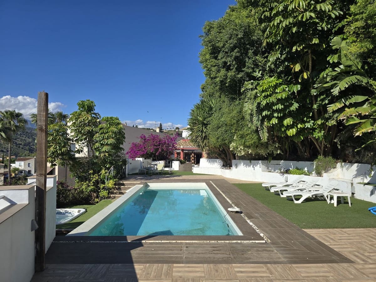 Chalet de 4 habitaciones en Vélez de Benaudalla en venta con piscina garaje - 360.000 € (Ref: 8982015)