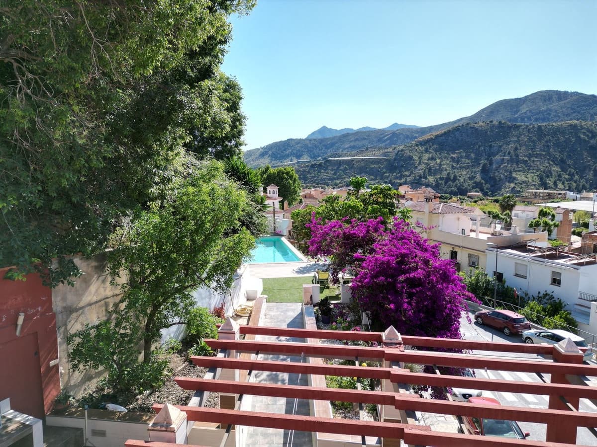 Chalet de 4 habitaciones en Vélez de Benaudalla en venta con piscina garaje - 360.000 € (Ref: 8982015)