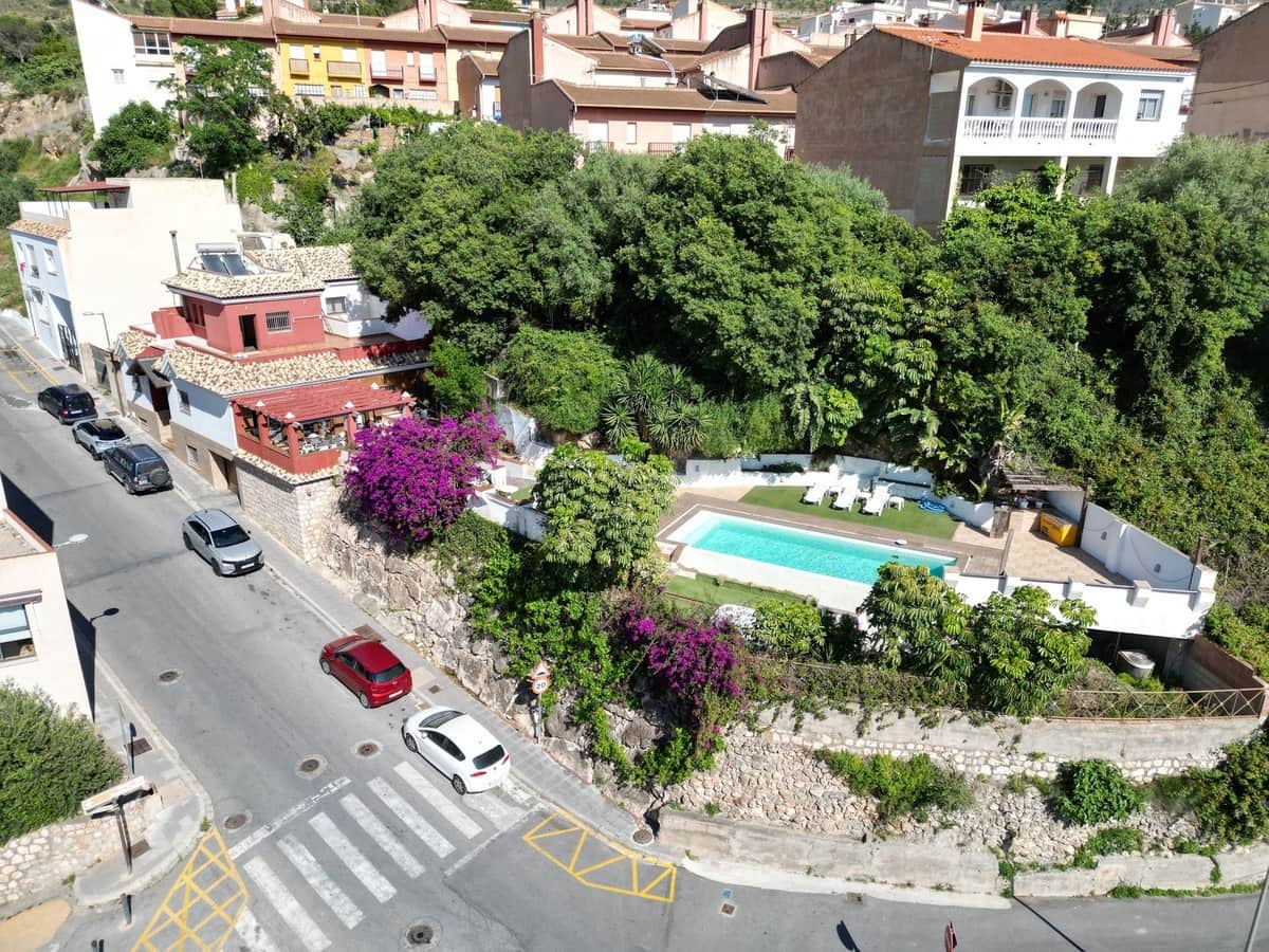 Chalet de 4 habitaciones en Vélez de Benaudalla en venta con piscina garaje - 360.000 € (Ref: 8982015)