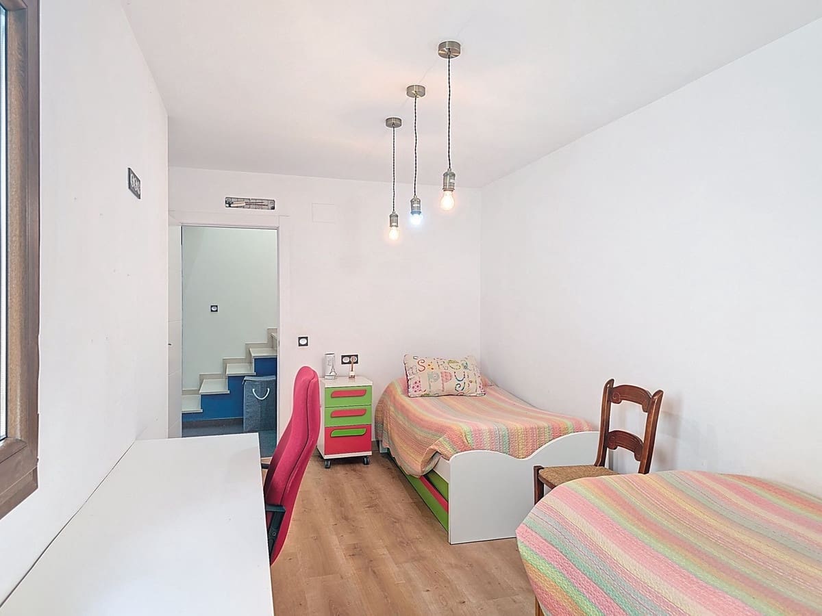 4 soverom Villa til salgs i Velez de Benaudalla med svømmebasseng garasje - € 360 000 (Ref: 8982015)