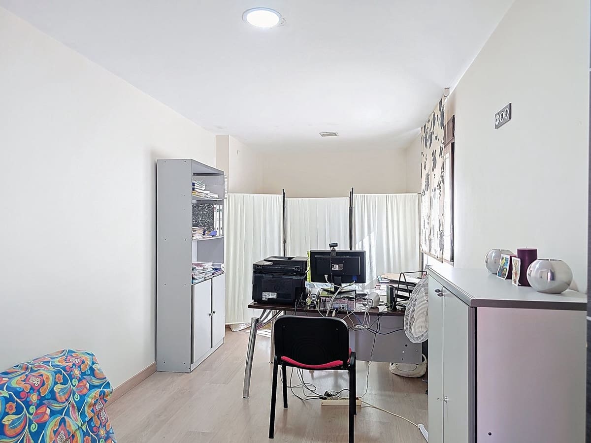 4 soverom Villa til salgs i Velez de Benaudalla med svømmebasseng garasje - € 360 000 (Ref: 8982015)