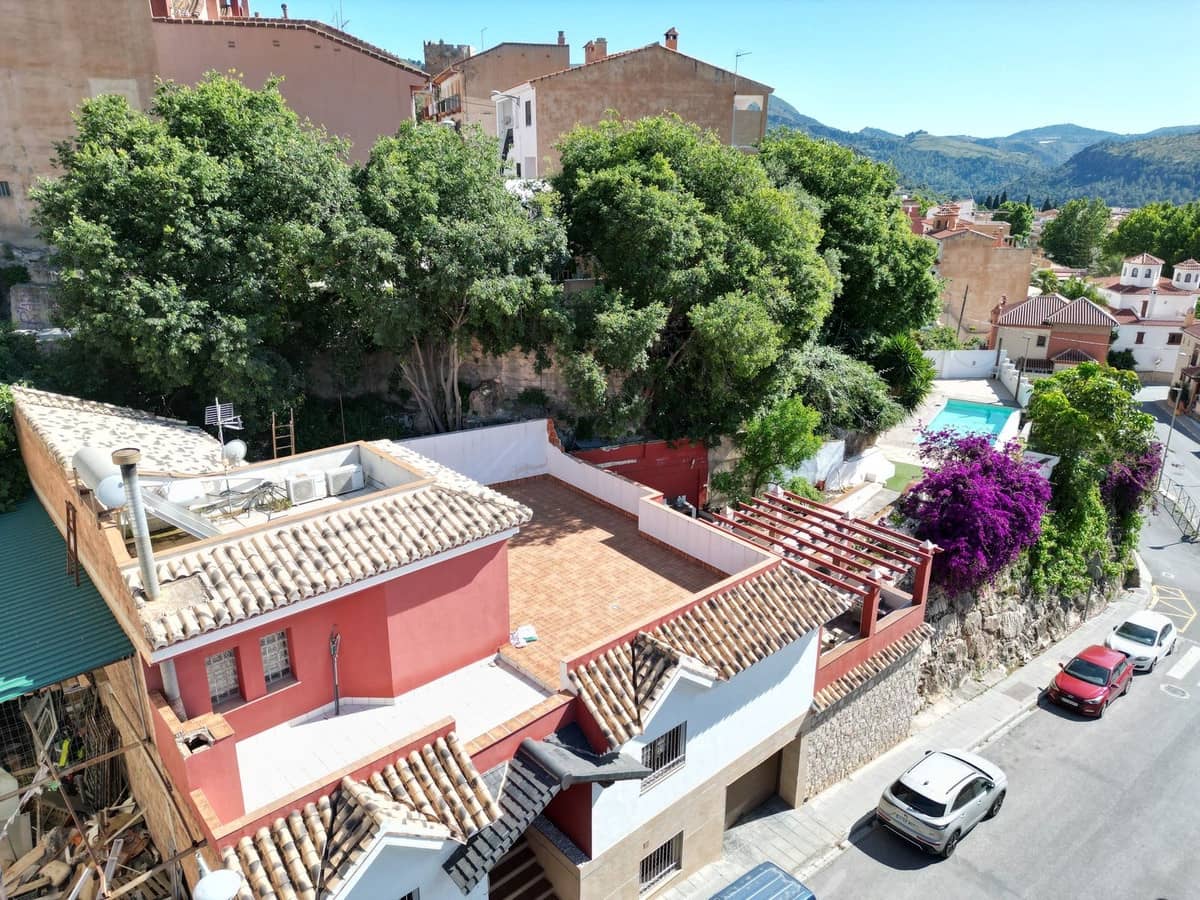 4 soverom Villa til salgs i Velez de Benaudalla med svømmebasseng garasje - € 360 000 (Ref: 8982015)