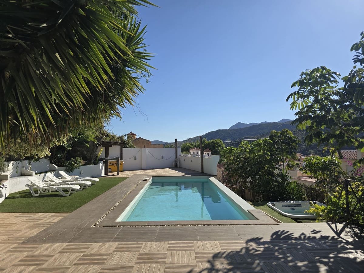 4 soverom Villa til salgs i Velez de Benaudalla med svømmebasseng garasje - € 360 000 (Ref: 8982015)