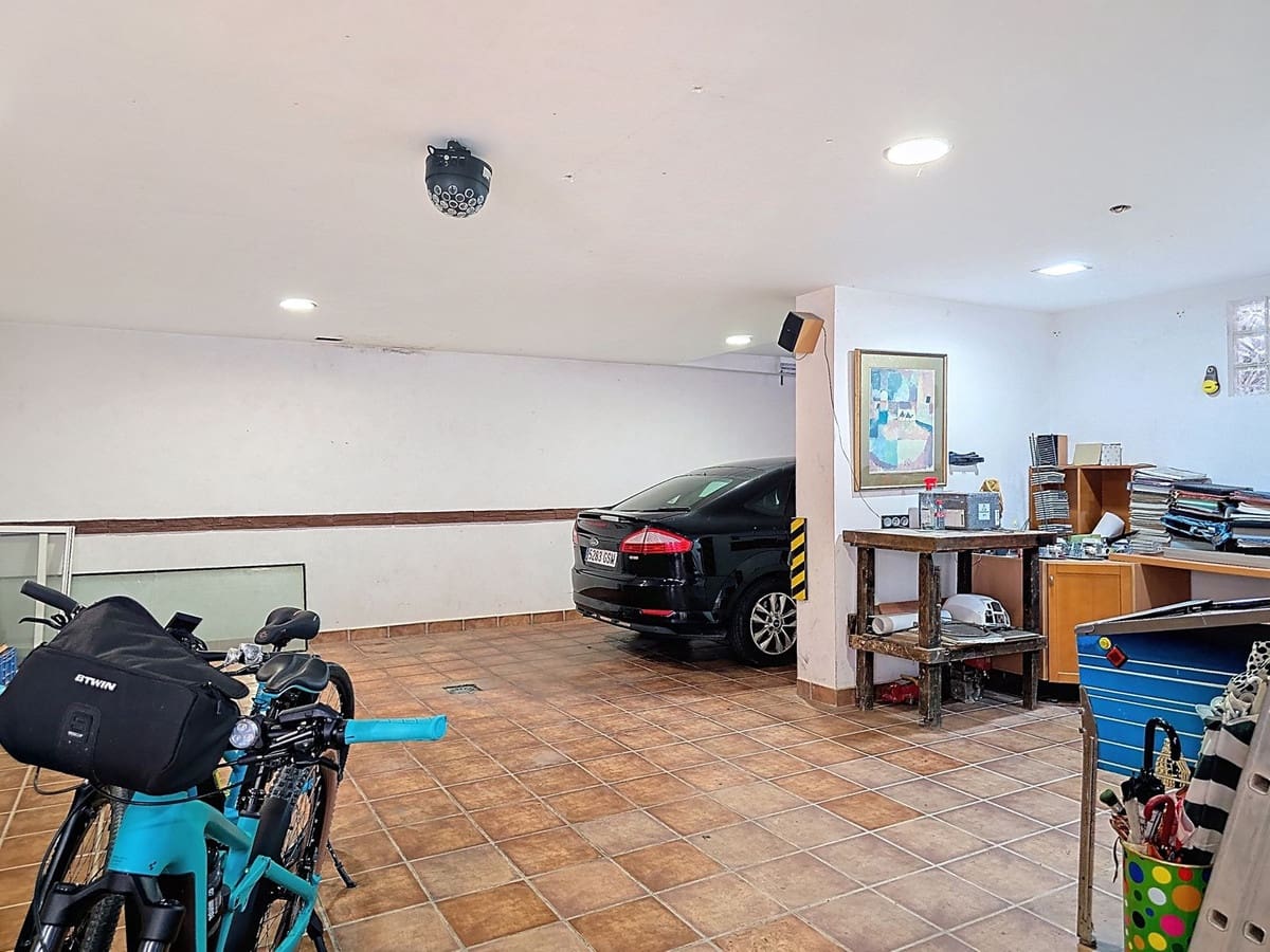 4 bedroom Villa for sale in Velez de Benaudalla with pool garage - € 360,000 (Ref: 8982015)