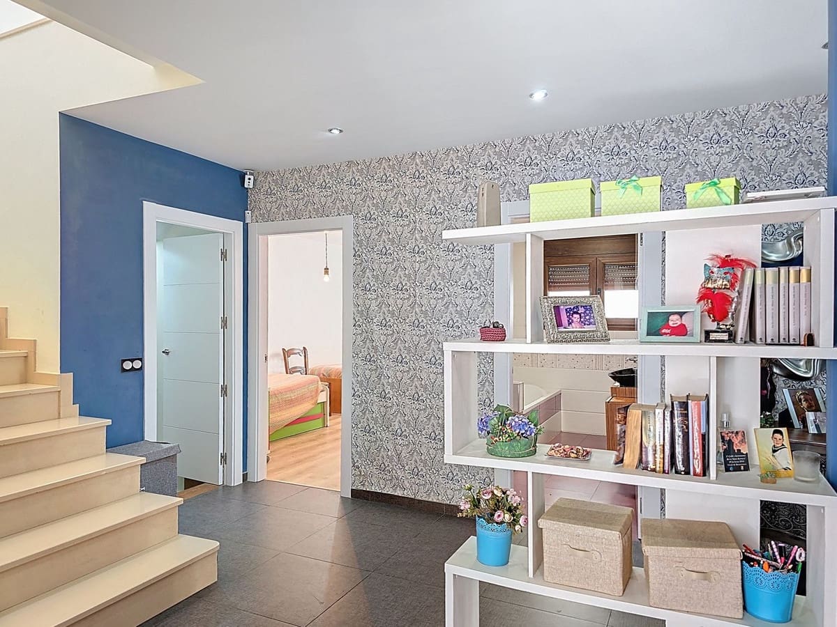 4 bedroom Villa for sale in Velez de Benaudalla with pool garage - € 360,000 (Ref: 8982015)
