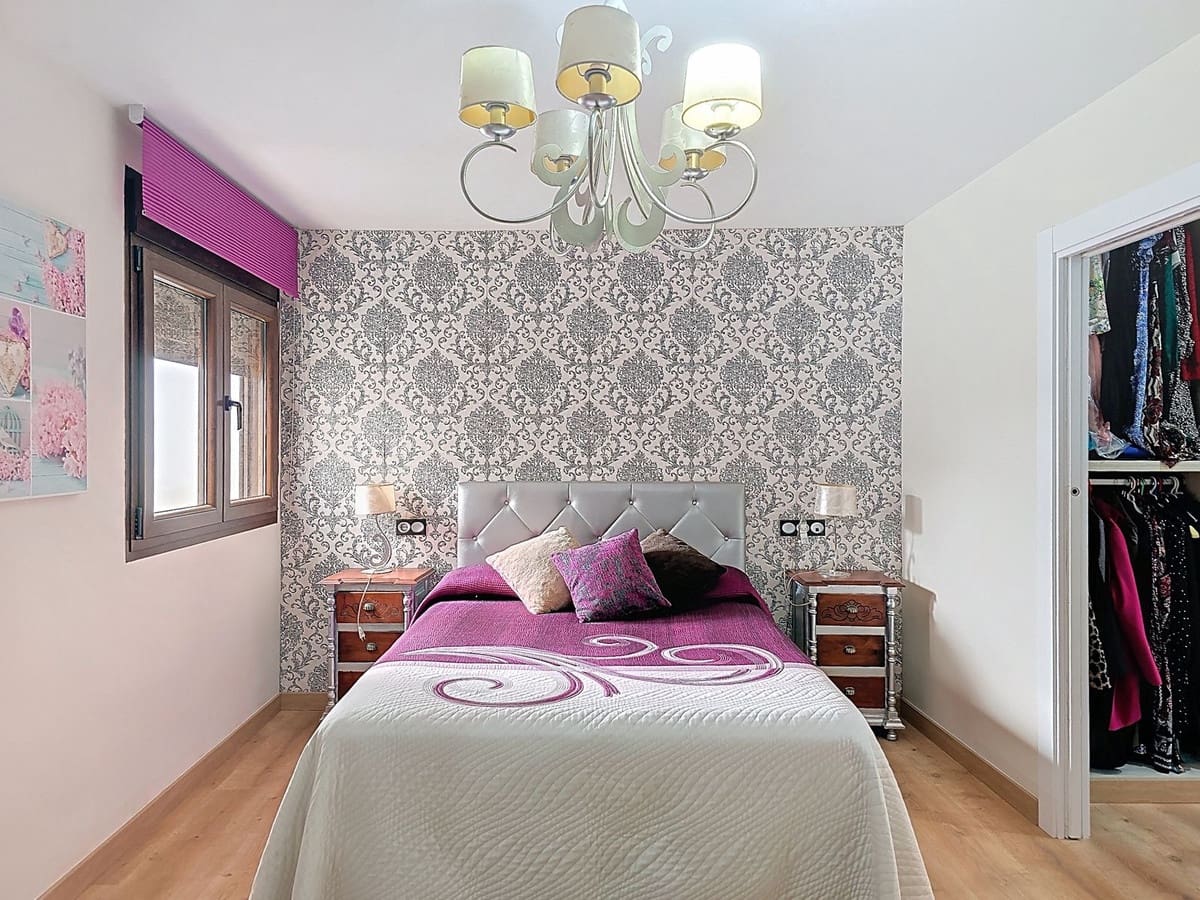 4 bedroom Villa for sale in Velez de Benaudalla with pool garage - € 360,000 (Ref: 8982015)