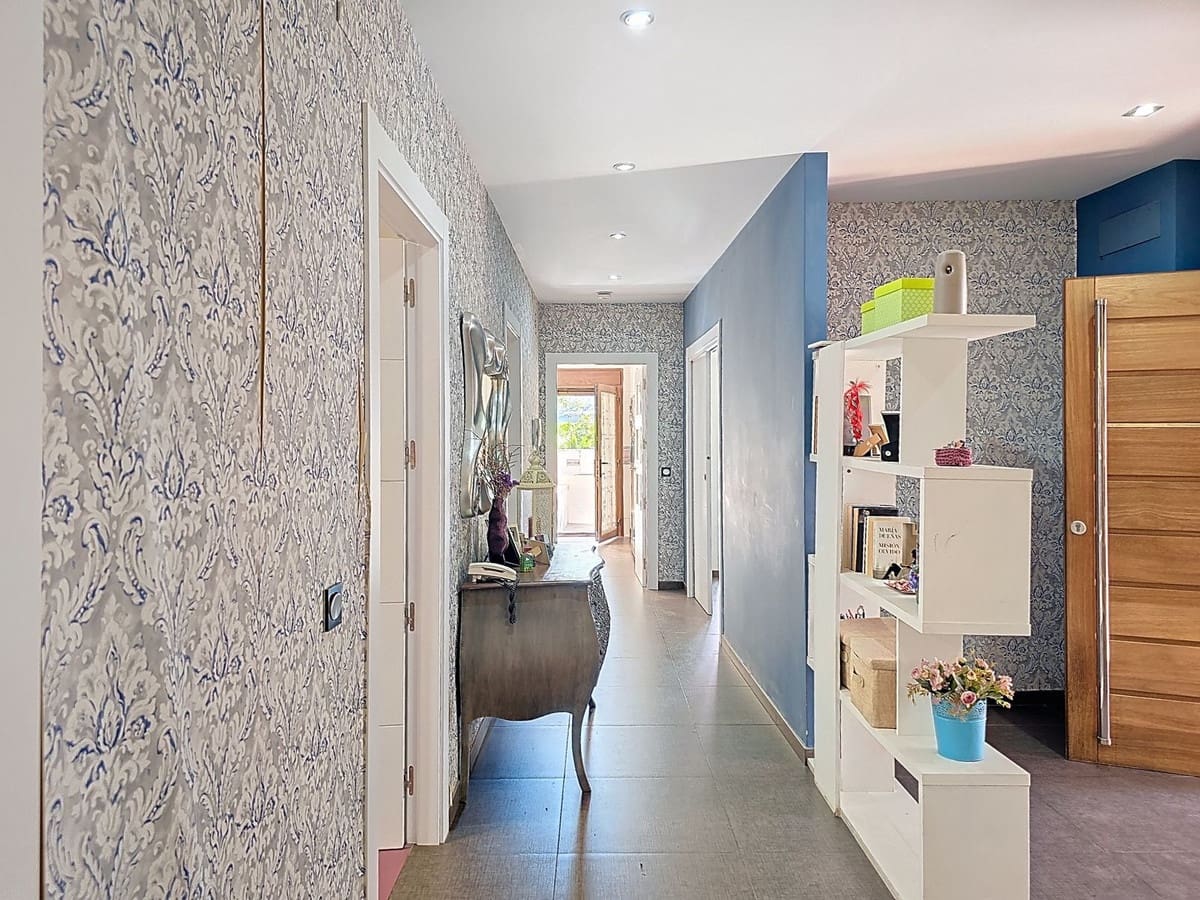 4 bedroom Villa for sale in Velez de Benaudalla with pool garage - € 360,000 (Ref: 8982015)