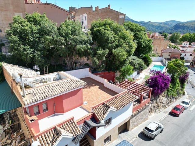 4 bedroom Villa for sale in Vélez de Benaudalla with pool garage - € 360,000 (Ref: 8982015)