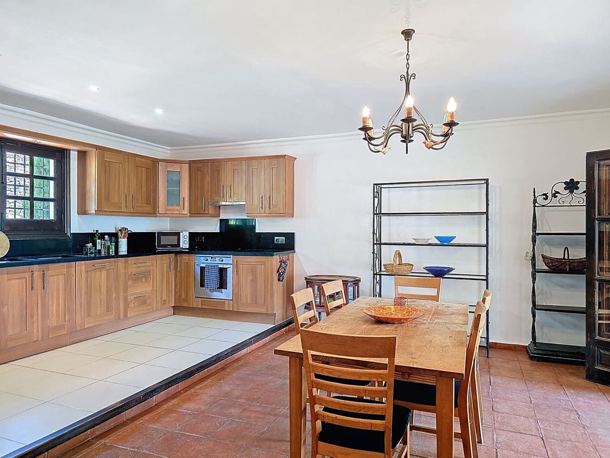 7 chambre Villa/Maison à vendre à Torrox avec piscine garage - 880 000 € (Ref: 8998414)