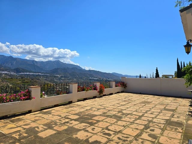 7 soveværelse Villa til salg i Torrox med swimmingpool garage - € 880.000 (Ref: 8998414)