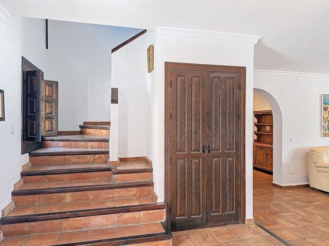 7 soveværelse Villa til salg i Torrox med swimmingpool garage - € 880.000 (Ref: 8998414)