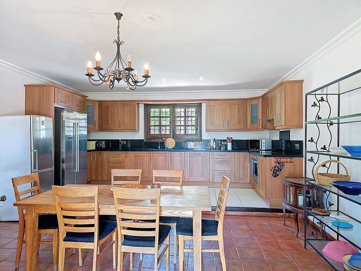 7 chambre Villa/Maison à vendre à Torrox avec piscine garage - 880 000 € (Ref: 8998414)