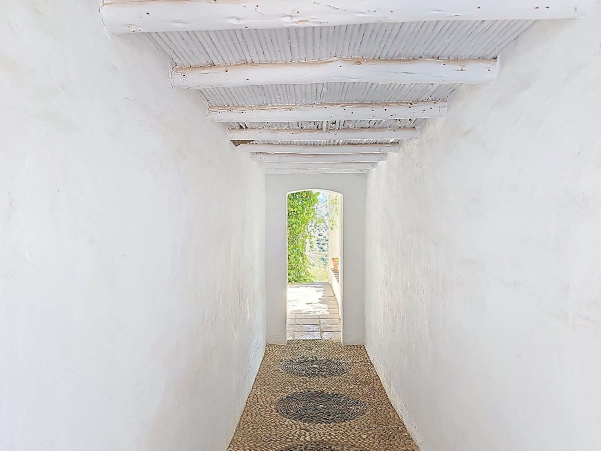 7 Zimmer Villa zu verkaufen in Torrox mit Pool Garage - 880.000 € (Ref: 8998414)