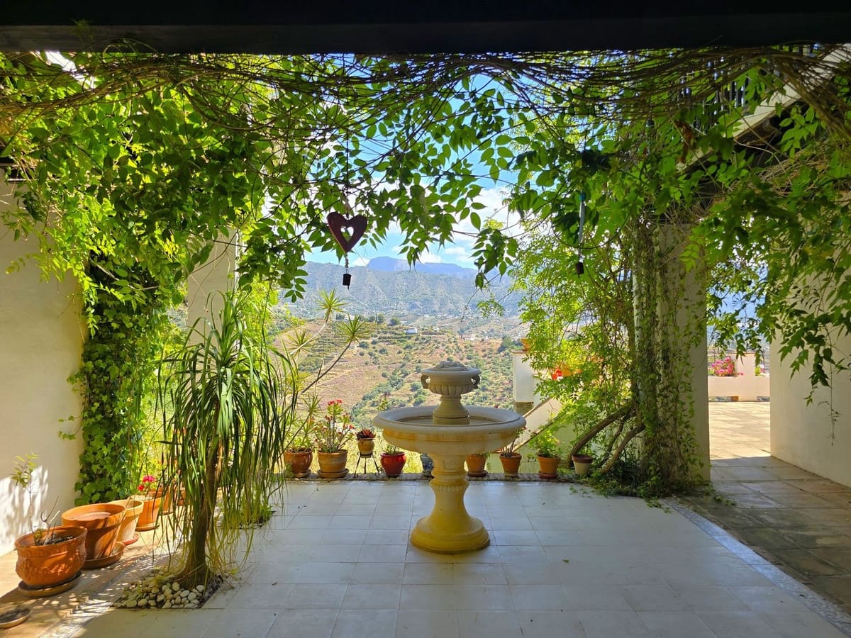 7 Zimmer Villa zu verkaufen in Torrox mit Pool Garage - 880.000 € (Ref: 8998414)