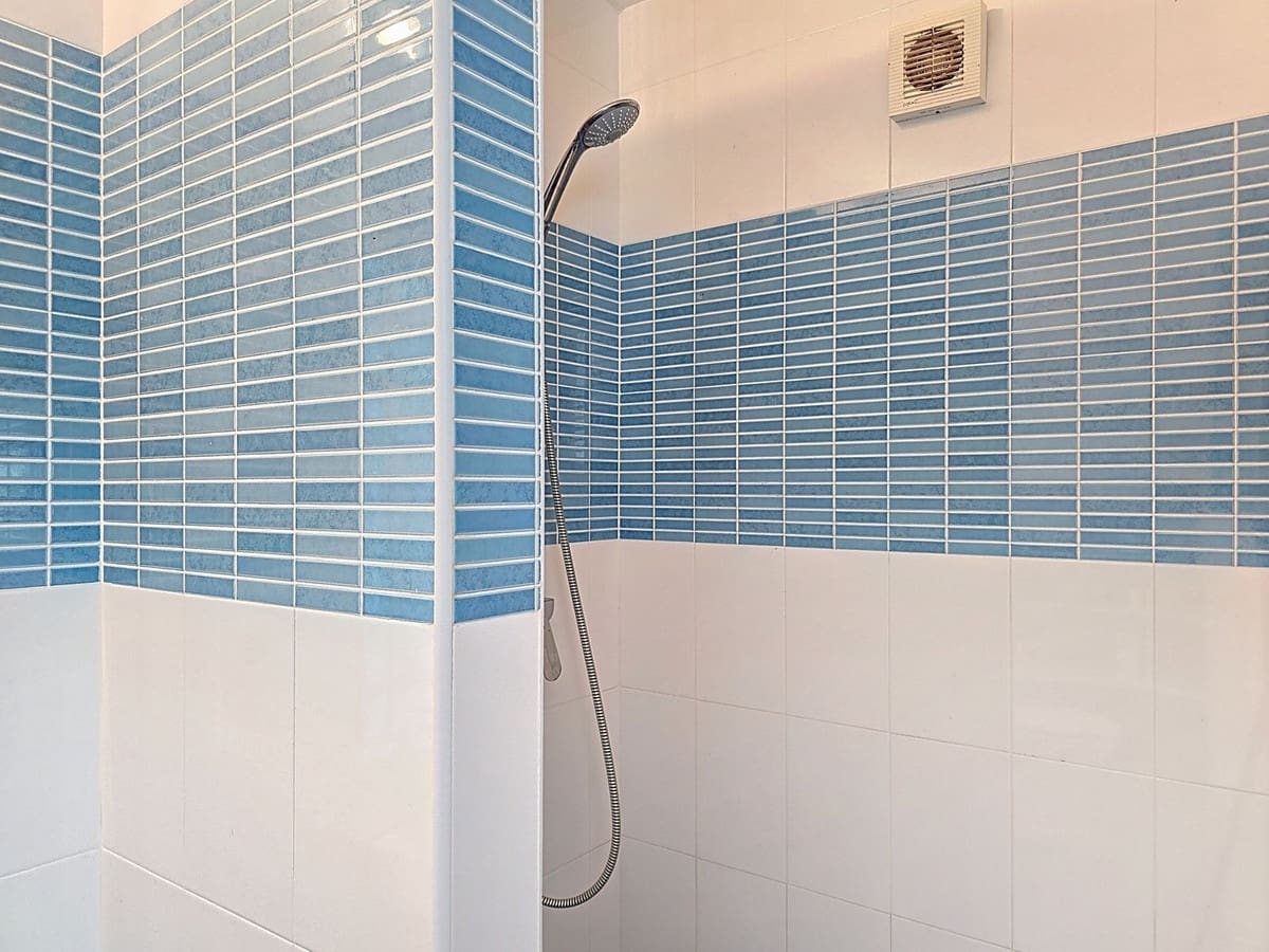 7 Zimmer Villa zu verkaufen in Torrox mit Pool Garage - 880.000 € (Ref: 8998414)