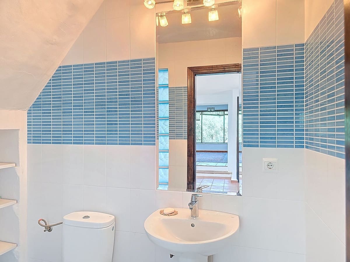 7 Zimmer Villa zu verkaufen in Torrox mit Pool Garage - 880.000 € (Ref: 8998414)