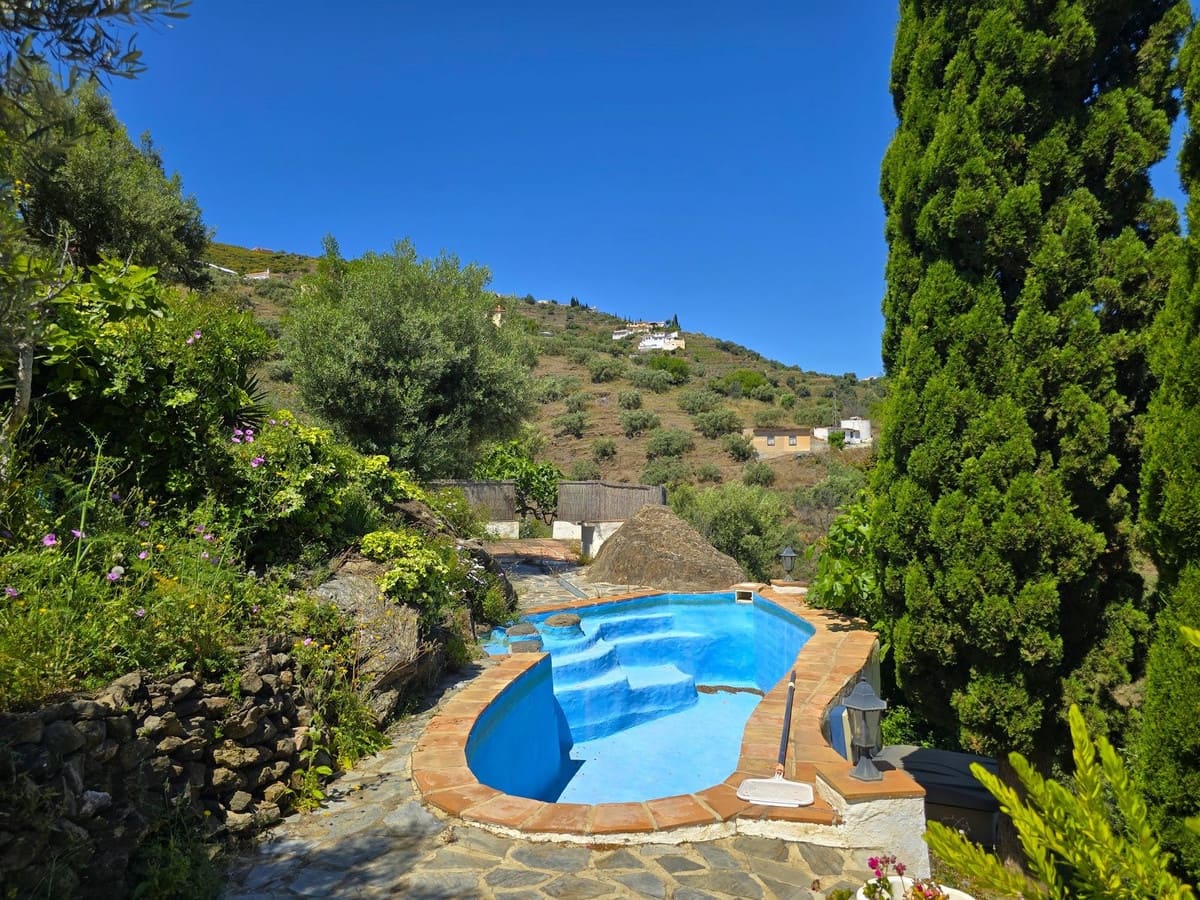 7 Zimmer Villa zu verkaufen in Torrox mit Pool Garage - 880.000 € (Ref: 8998414)