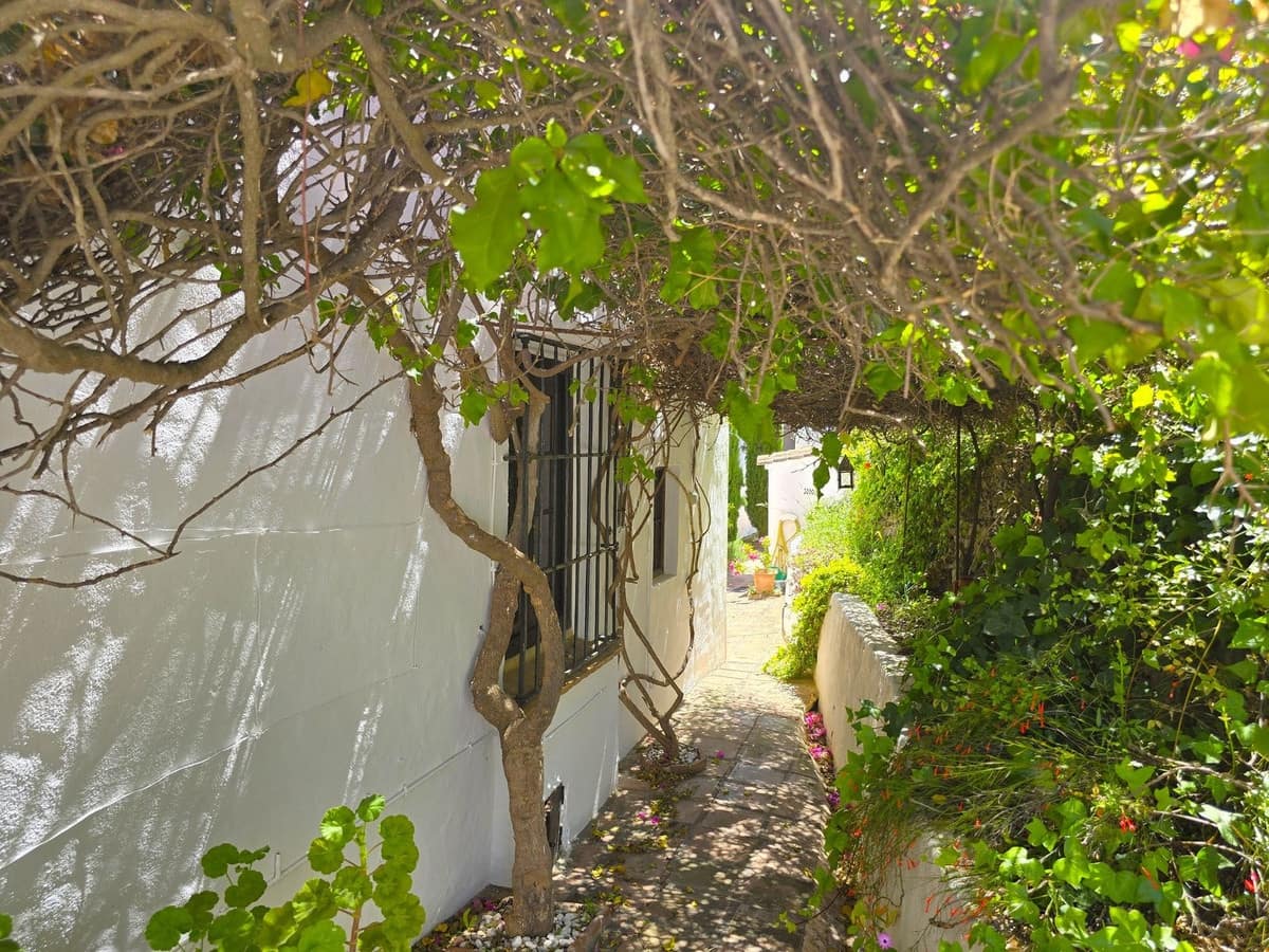 7 Zimmer Villa zu verkaufen in Torrox mit Pool Garage - 880.000 € (Ref: 8998414)