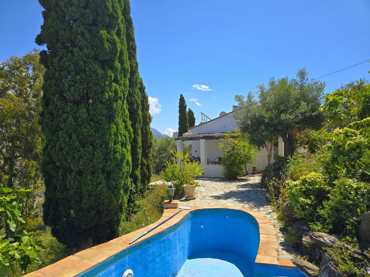 7 Zimmer Villa zu verkaufen in Torrox mit Pool Garage - 880.000 € (Ref: 8998414)