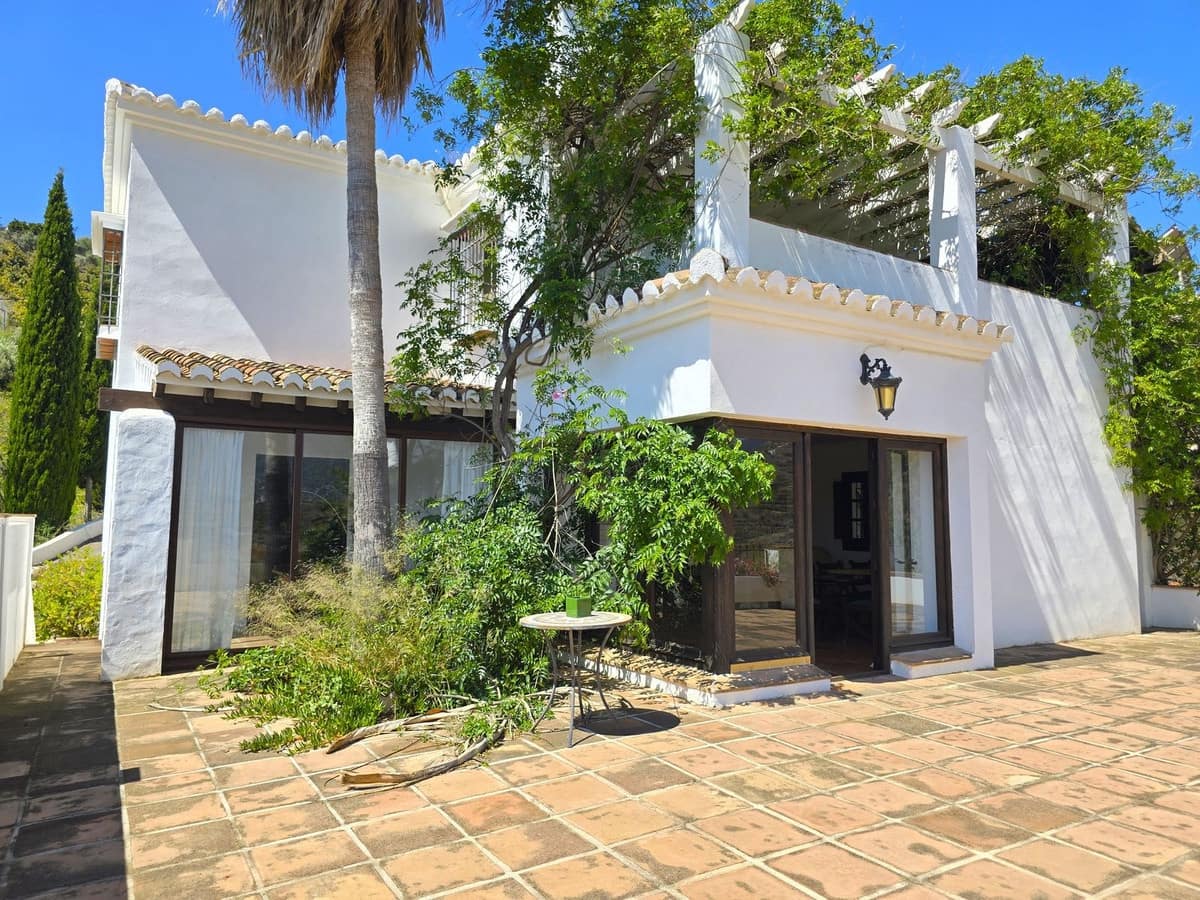 7 Zimmer Villa zu verkaufen in Torrox mit Pool Garage - 880.000 € (Ref: 8998414)