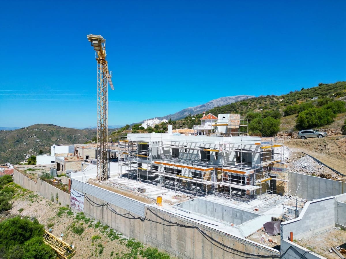 4 bedroom Villa for sale in Competa with pool garage - € 550,000 (Ref: 9000728)