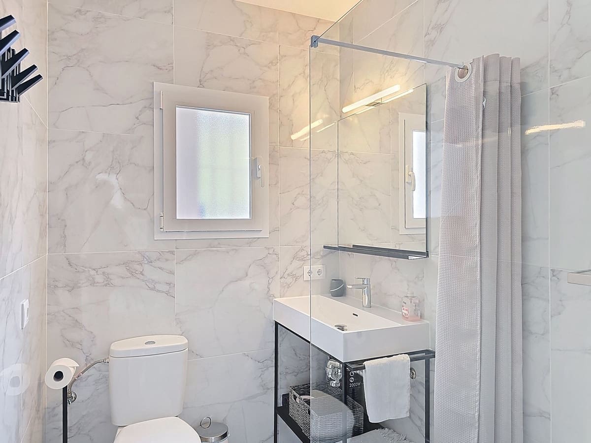 3 makuuhuone Huvila myytävänä paikassa Sayalonga mukana uima-altaan 
autotalli - 540 000 € (Ref: 9013732)