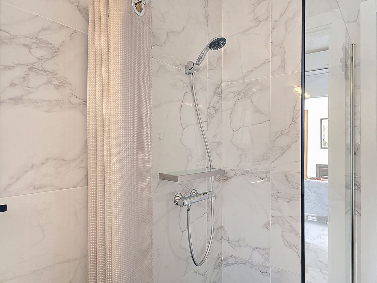 3 makuuhuone Huvila myytävänä paikassa Sayalonga mukana uima-altaan 
autotalli - 540 000 € (Ref: 9013732)