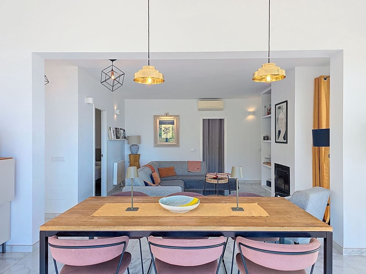 3 makuuhuone Huvila myytävänä paikassa Sayalonga mukana uima-altaan 
autotalli - 540 000 € (Ref: 9013732)