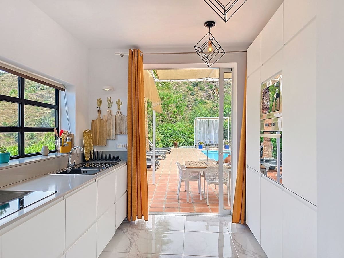 3 makuuhuone Huvila myytävänä paikassa Sayalonga mukana uima-altaan 
autotalli - 540 000 € (Ref: 9013732)